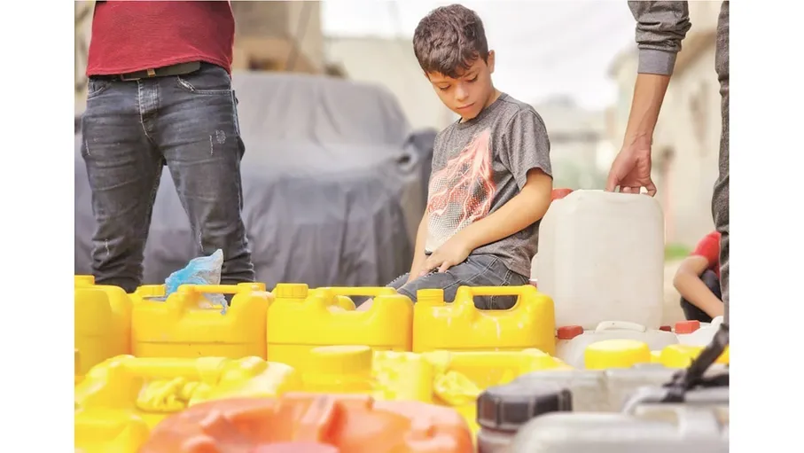 أطفال غزة.. يستجيرون من رمضاء القصف بنار الموت جوعاً